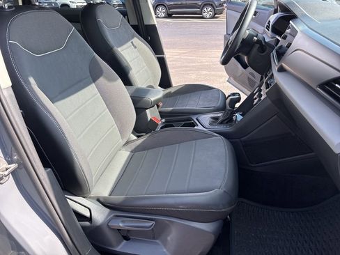 Used 2023 Volkswagen Taos SE w/ Panoramic Sunroof Package image 32