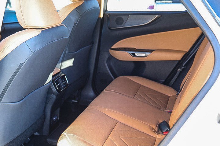 Used 2024 Lexus NX 450h+ AWD w/ Vision Package image 18