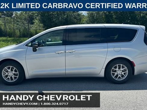 Used 2024 Chrysler Pacifica Touring-L FWD image 6