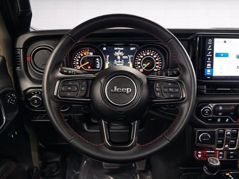 Used 2025 Jeep Wrangler Unlimited Rubicon AWD/4WD image 26