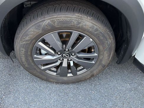 Used 2025 Nissan Pathfinder SV AWD/4WD image 38