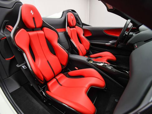 Used 2022 Ferrari SF90 Spider image 15