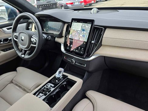 Certified 2025 Volvo XC90 T8 Ultra image 10