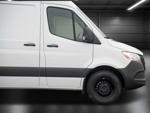 Used 2025 Mercedes-Benz Sprinter 2500 image 9