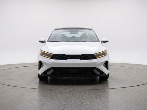 Used 2025 Kia K4 LXS FWD image 2