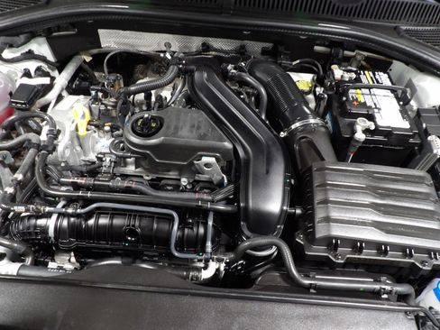 Used 2025 Volkswagen Jetta SE w/ Sunroof Package FWD image 23