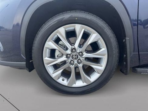 Used 2023 Toyota Highlander Limited FWD image 9