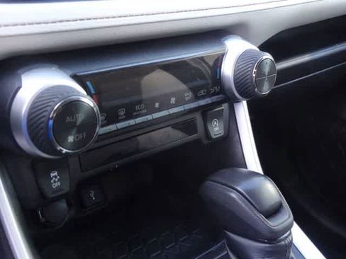 Used 2021 Toyota RAV4 XLE w/ Convenience Package AWD/4WD image 15