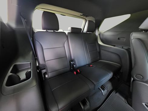 New 2026 Chevrolet Traverse Z71 w/ Enhanced Driving Package AWD/4WD image 9
