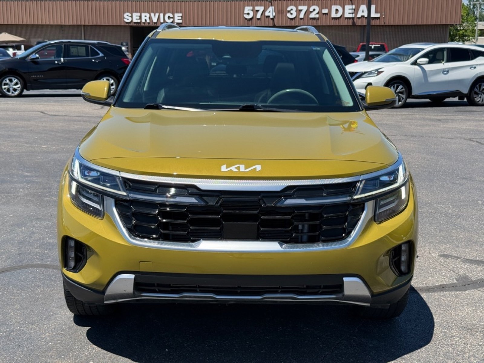 Used 2024 Kia Seltos SX w/ SX Sunroof Package AWD/4WD image 3