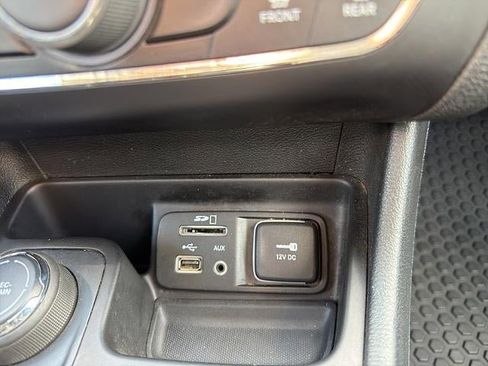 Used 2015 Jeep Cherokee Latitude w/ Cold Weather Group AWD/4WD image 27
