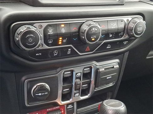 Used 2023 Jeep Gladiator Mojave w/ Cold Weather Group image 15