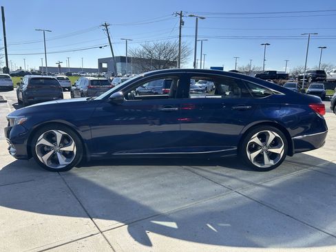 Used 2018 Honda Accord Touring image 4