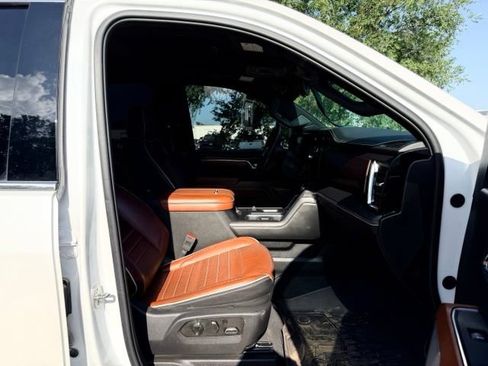 Used 2024 GMC Sierra 2500 Denali Ultimate AWD/4WD image 10