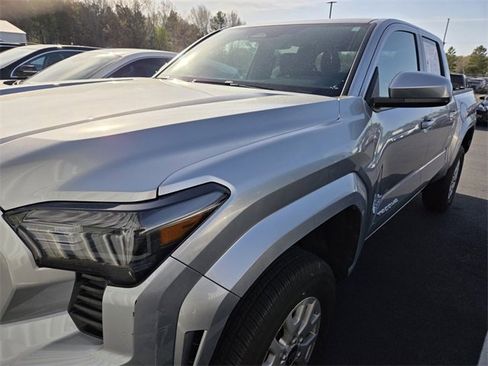 Used 2024 Toyota Tacoma SR5 image 4