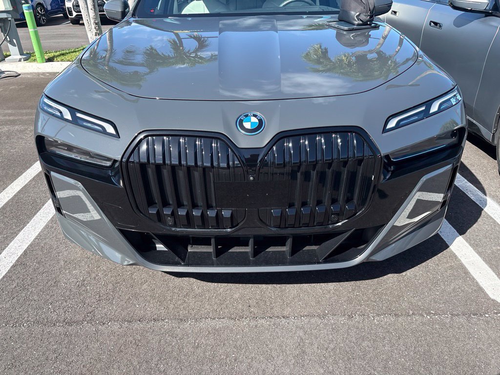 Certified 2023 BMW i7 xDrive60 AWD/4WD image 9