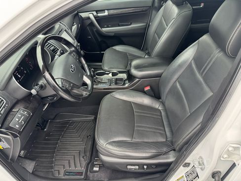 Used 2014 Kia Sorento SX image 9