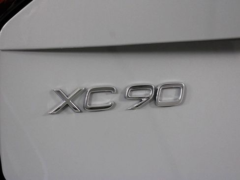 New 2026 Volvo XC90 T8 Ultra w/ Protection Package Premier AWD/4WD image 16