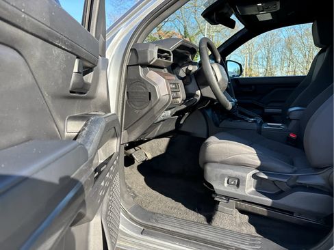 Used 2024 Toyota Tacoma SR5 image 7