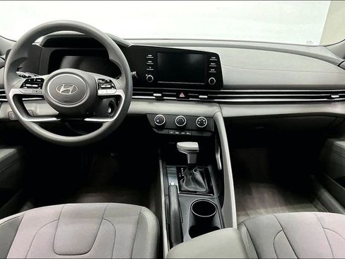 Certified 2024 Hyundai Elantra SE FWD image 15
