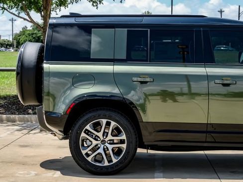 New 2026 Land Rover Defender 110 X-Dynamic SE AWD/4WD image 8