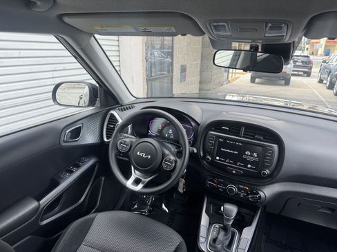 Used 2025 Kia Soul LX w/ LX Technology Package image 32