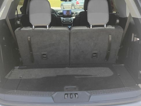 Used 2023 Ford Explorer XLT w/ Equipment Group 202A AWD/4WD image 18