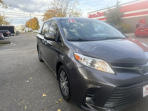 Used 2018 Toyota Sienna XLE Premium image 11