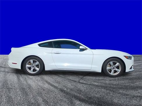 Used 2016 Ford Mustang Coupe image 3