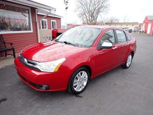 Used 2010 Ford Focus SEL image 2