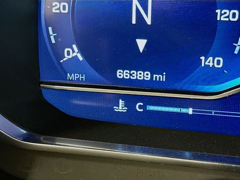 Used 2024 Chevrolet Suburban Premier image 19