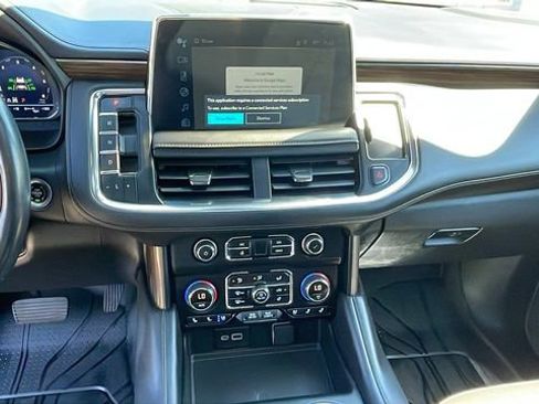 Used 2024 Chevrolet Suburban High Country w/ Advanced Technology Package image 16