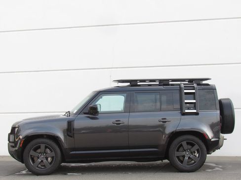 Used 2023 Land Rover Defender 110 X-Dynamic SE AWD/4WD image 4