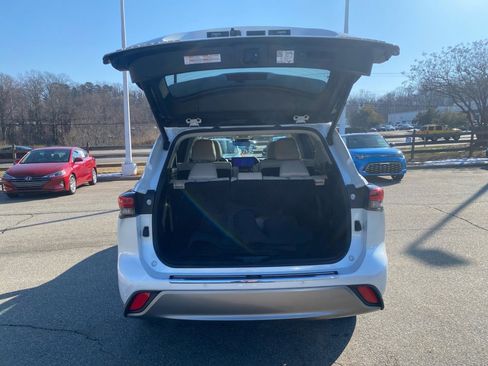 Used 2023 Toyota Highlander Platinum image 18