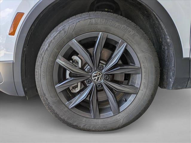 Used 2023 Volkswagen Tiguan SE w/ Panoramic Sunroof Package FWD image 13