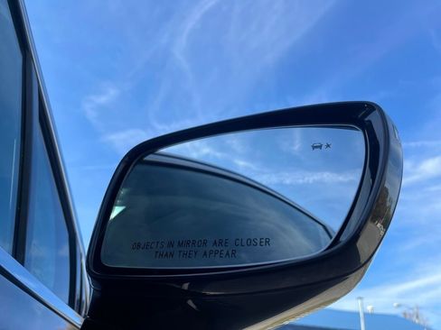 Used 2021 Buick Enclave Essence image 10