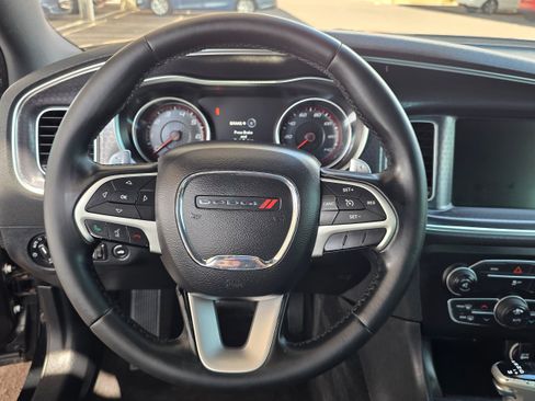 Used 2015 Dodge Charger SXT RWD image 16