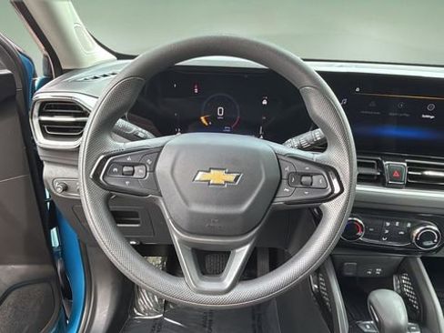Used 2025 Chevrolet TrailBlazer LT w/ Driver Confidence Package AWD/4WD image 14