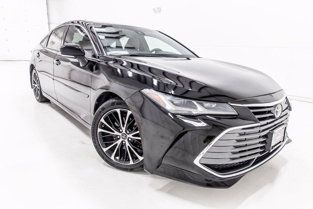 Used 2019 Toyota Avalon Limited FWD image 9