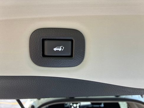 Used 2020 Nissan Rogue SV AWD/4WD image 14