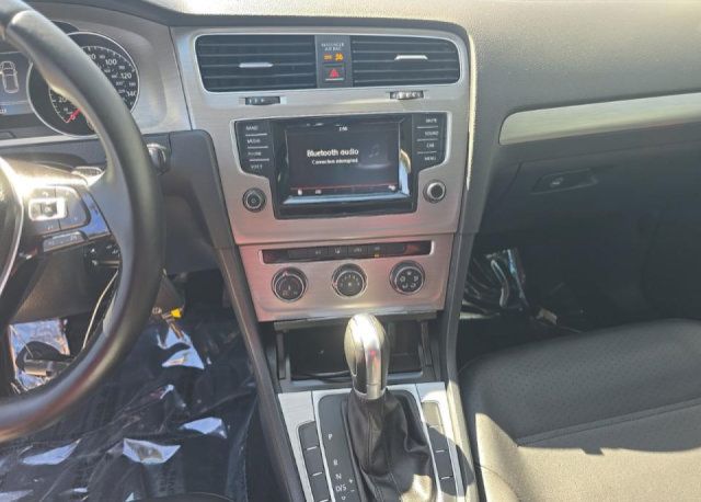 Used 2015 Volkswagen Golf S FWD image 9