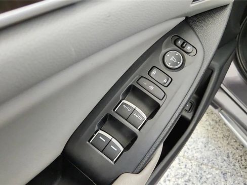 Used 2018 Honda Accord EX-L image 29