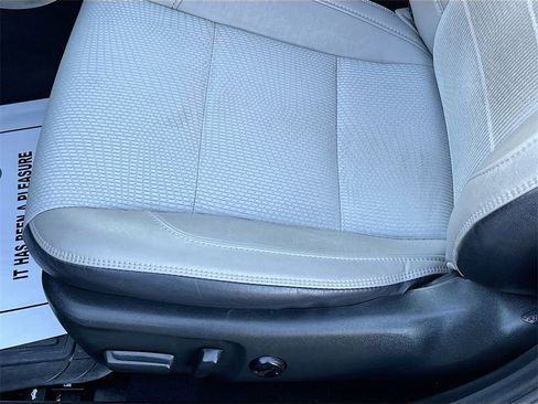 Used 2016 Toyota Camry SE image 19