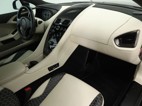 Used 2015 Aston Martin Vanquish Coupe image 18