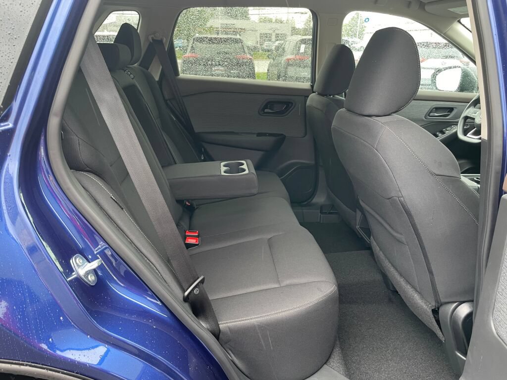 Used 2023 Nissan Rogue S AWD/4WD image 19