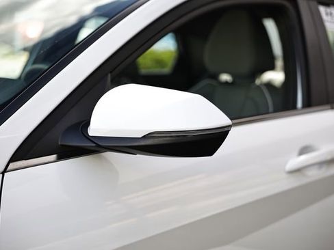 Used 2025 Hyundai Elantra Limited FWD image 10