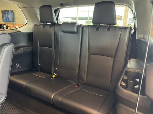 Used 2025 Toyota Grand Highlander AWD image 28