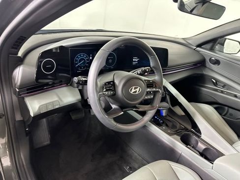 Certified 2025 Hyundai Elantra Limited image 30