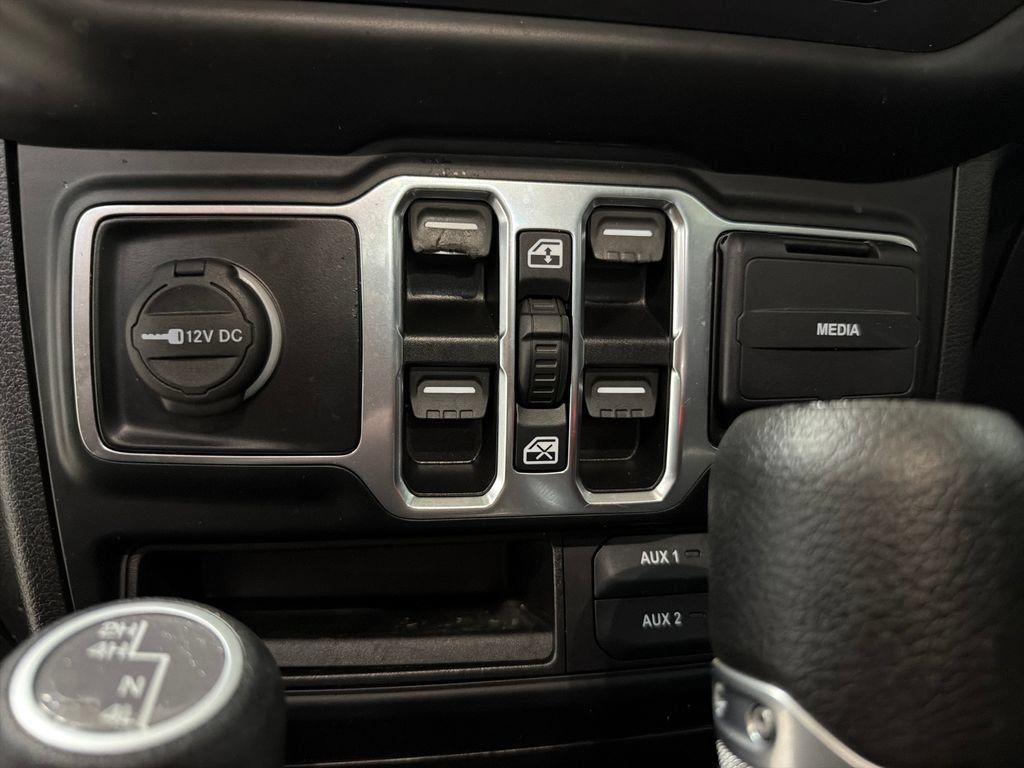 Used 2021 Jeep Gladiator Sport AWD/4WD image 15