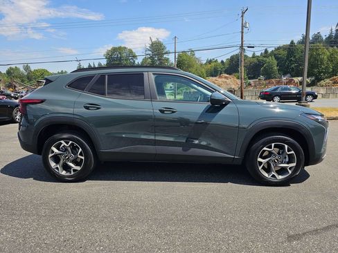 Certified 2025 Chevrolet Trax LT w/ Driver Confidence Package FWD image 2